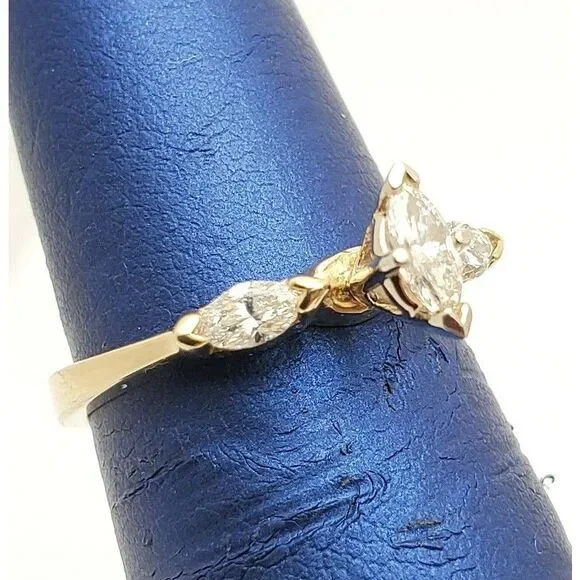 WOMEN'S 14K YELLOW GOLD & MARQUISE DIAMOND ENGAGEMNT RING